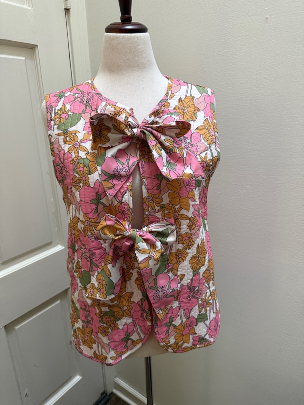 Sleeveless Floral Tie-Front quilted vest in Pink and Mustard